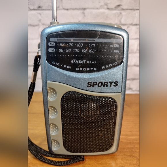 VTG 90's Street Beat AM/FM Sports Radio 2-Way Sound Model PR-35M Works Great - Picture 2 of 5
